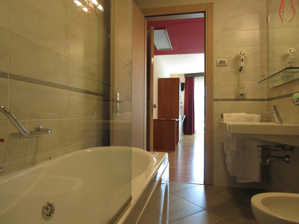 Al Marinaio Hotel Garni Trento Bagian luar foto